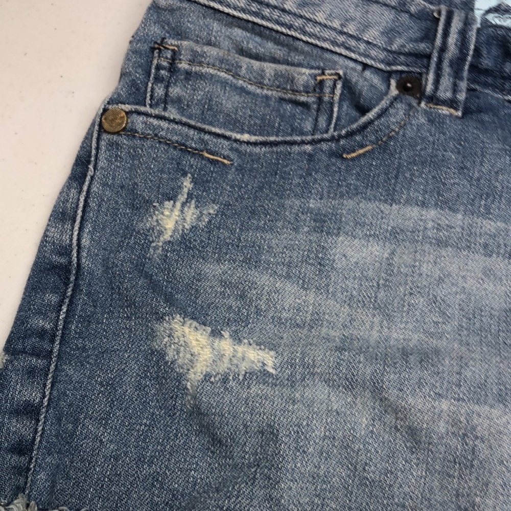 ROXY FACTORY DISTRESS JEAN SHORTS  9/30 ⭐️ - Picture 4 of 14